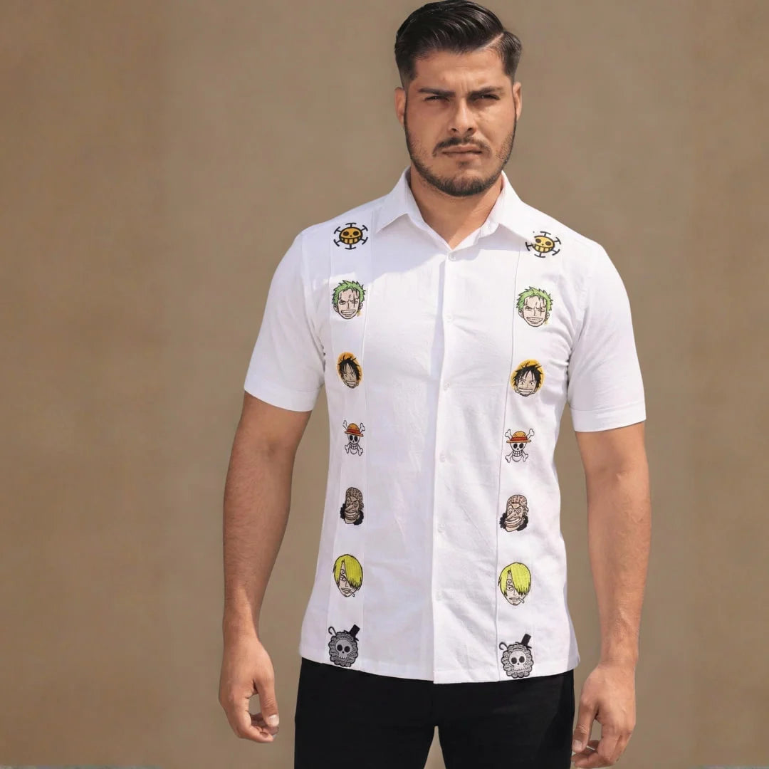 Camisa guayabera blanca de lino y algodón con diseño de temática de los piratas, ideal para fans de la cultura pop y el anime de aventuras.